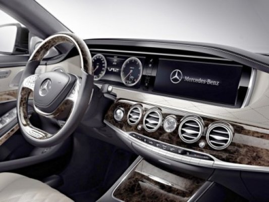 Mercedes, vinovat de manipularea preţurilor în China